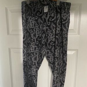 Sweet legs plus (size 14-22) full length leggings black with white and grey.